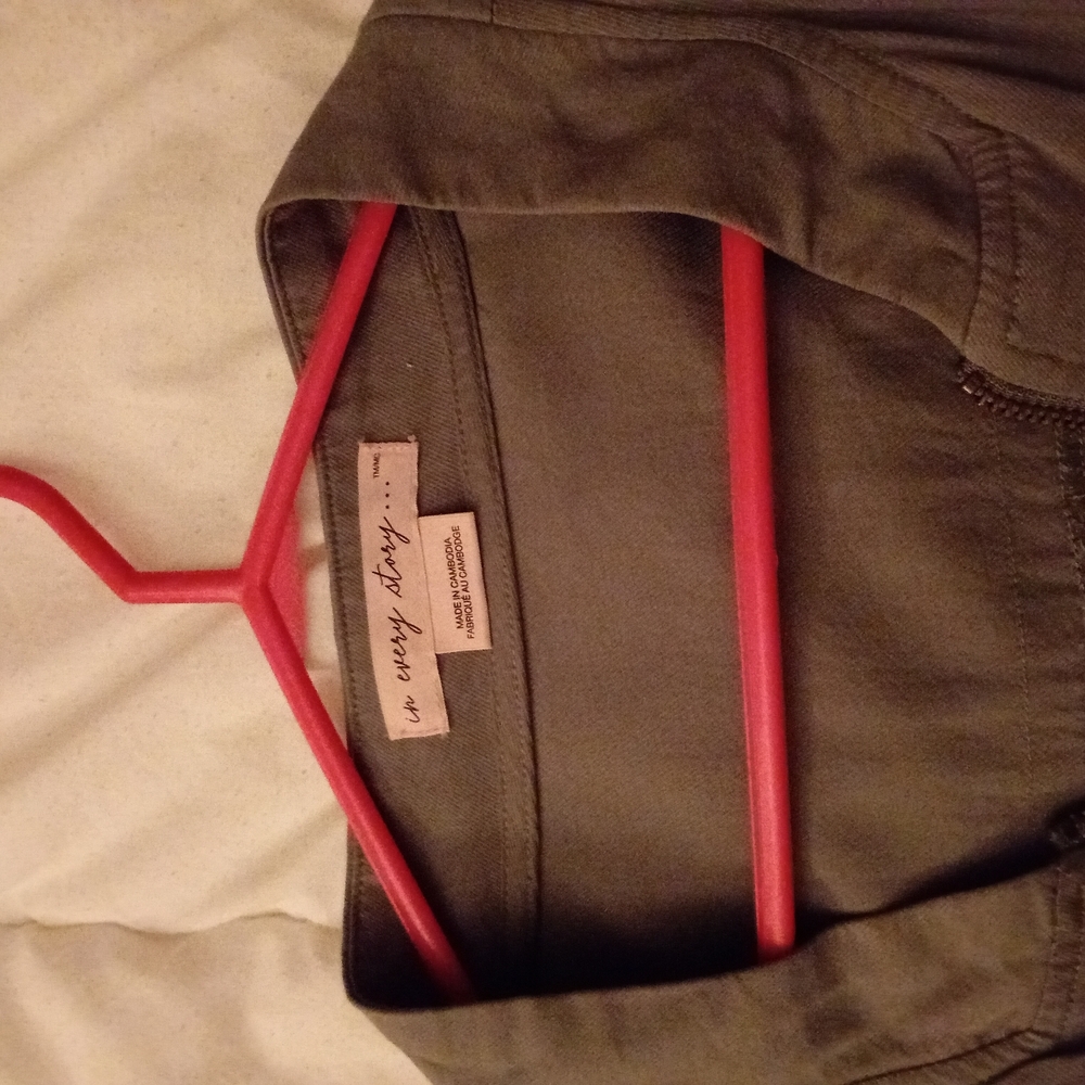 Stylish Green Light Jacket - Picture 2 of 4